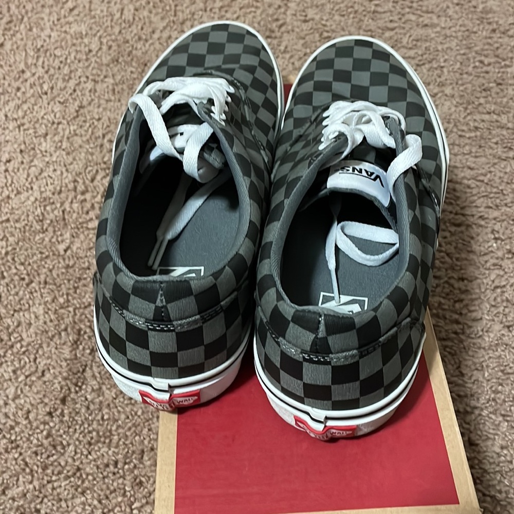 Vans - Picture 3 of 4